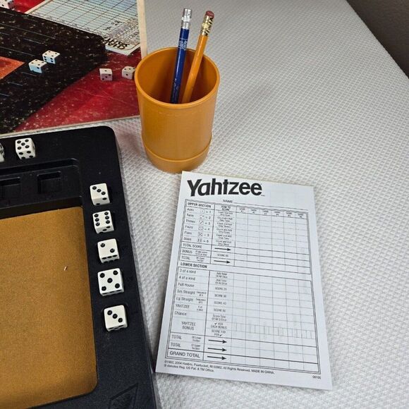 Vintage Challenge Yahtzee Board Game 1980 Milton Bradley Complete - Picture 4 of 4